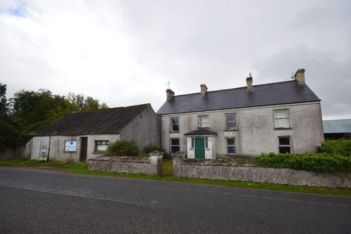 House and Yard For Sale: Carranadore House & Commercial Yard, Carranadore, Castlefin, Co. Donegal